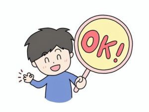 OKのプラカードを持つ男の子