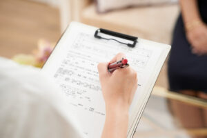 アンケートを書く画像